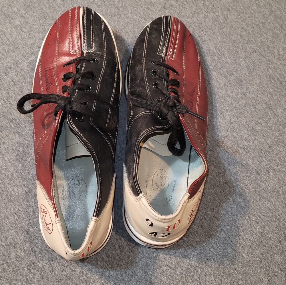 Vintage Linds Unisex  'Two-Tone Burgundy and Black Bowling Shoes Size 9 10